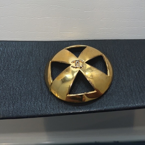 CHANEL Vintage Fall 1993 Wide CC Leather Charm Waist Belt Size 85|34​​ - Picture 9 of 9